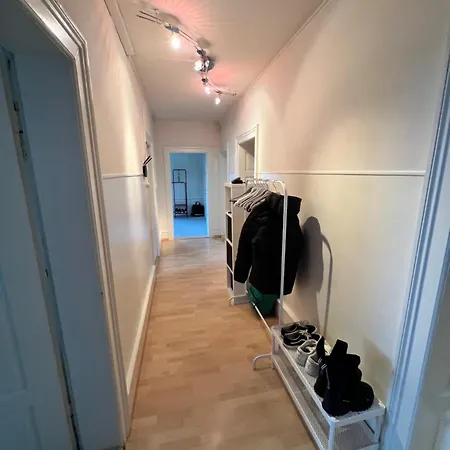 Einfach Und Geschmackvoll, 4 Zimmer Apartment